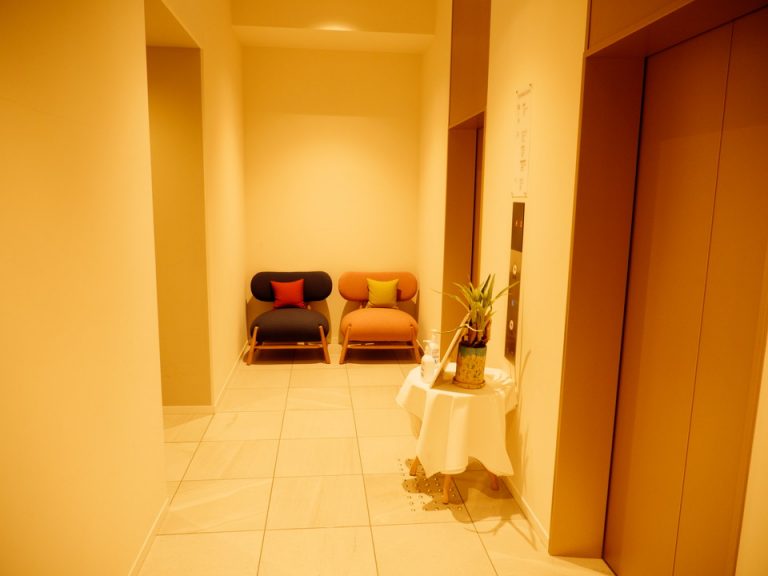 エレベーターホールフロント階