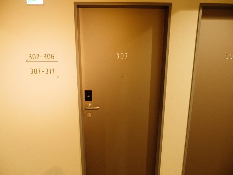 客室入口外観ドア2