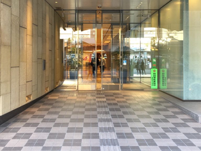 エントランス外観(1)