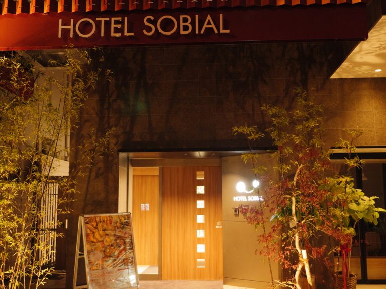 エントランス外観2