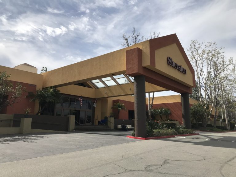 車の乗り付け場所