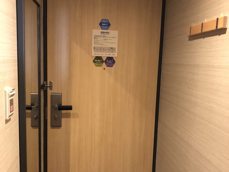客室入口内観ドア