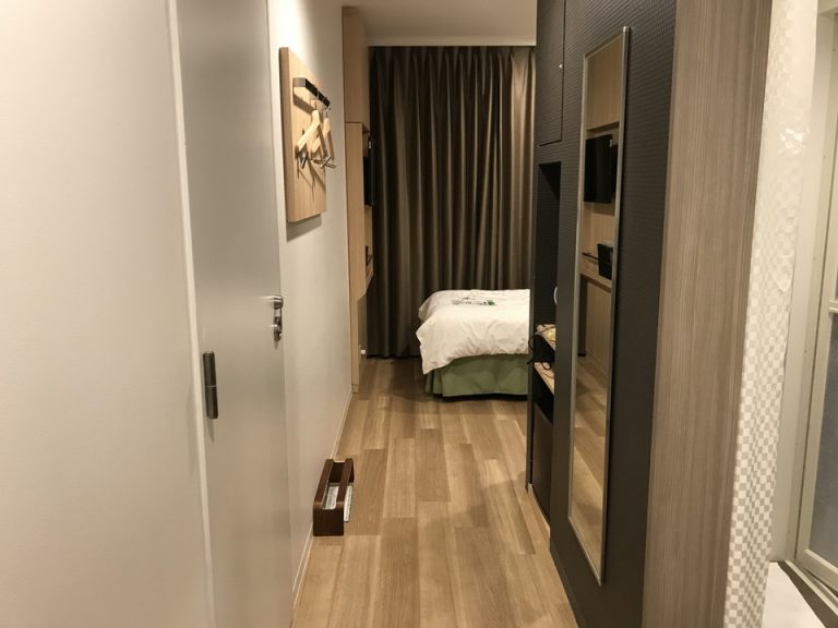 入口からの全体