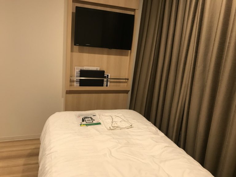 ベッドからのテレビ