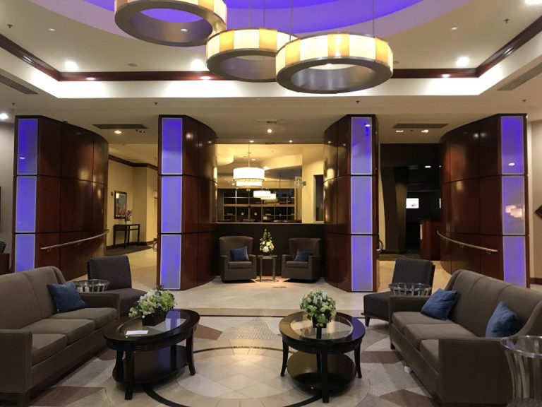 入り口入ってすぐ。ロビー