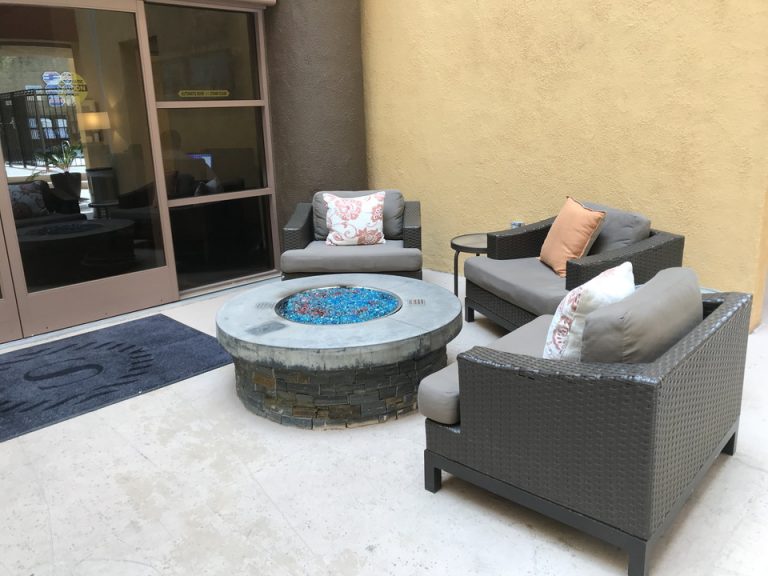 1階ロビー奥テラス