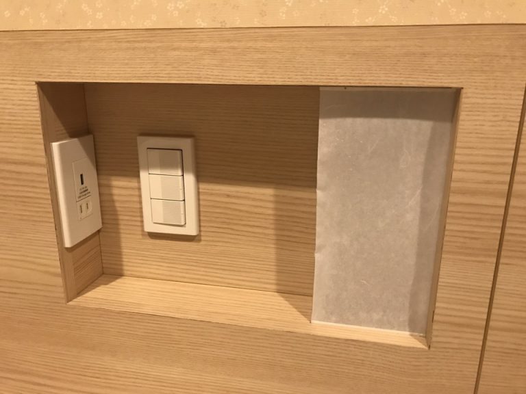 枕元コンセント