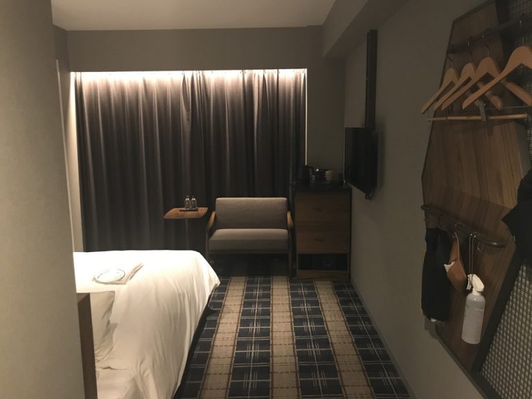 入口から部屋の奥