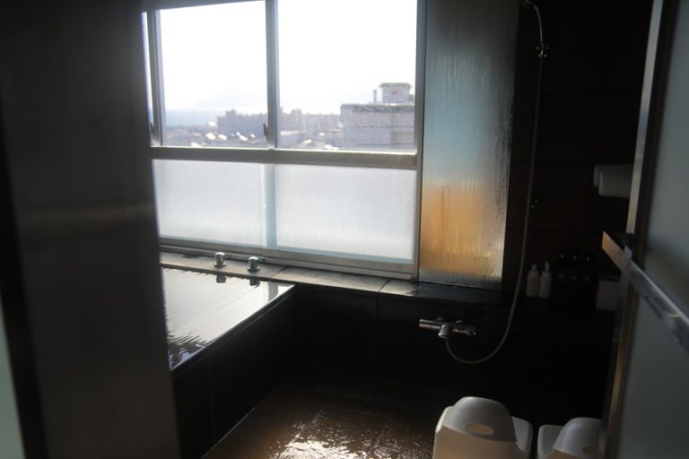 部屋から風呂場