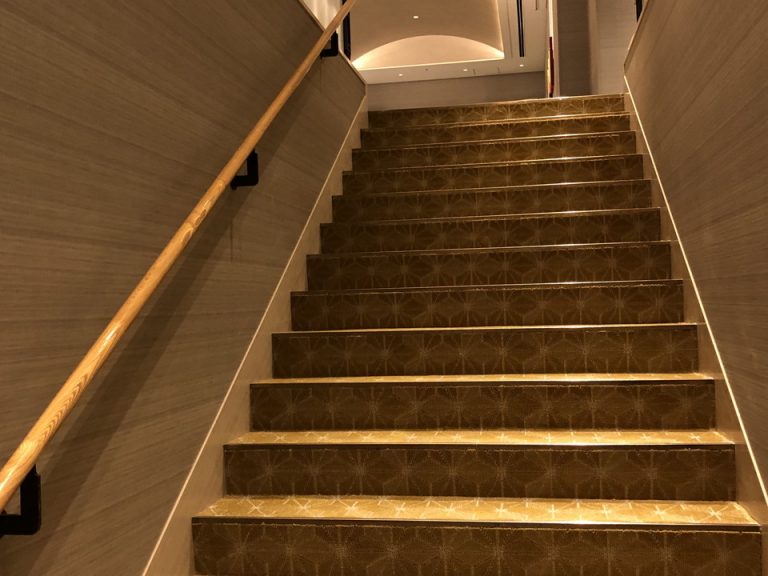 客室入り口付近廊下