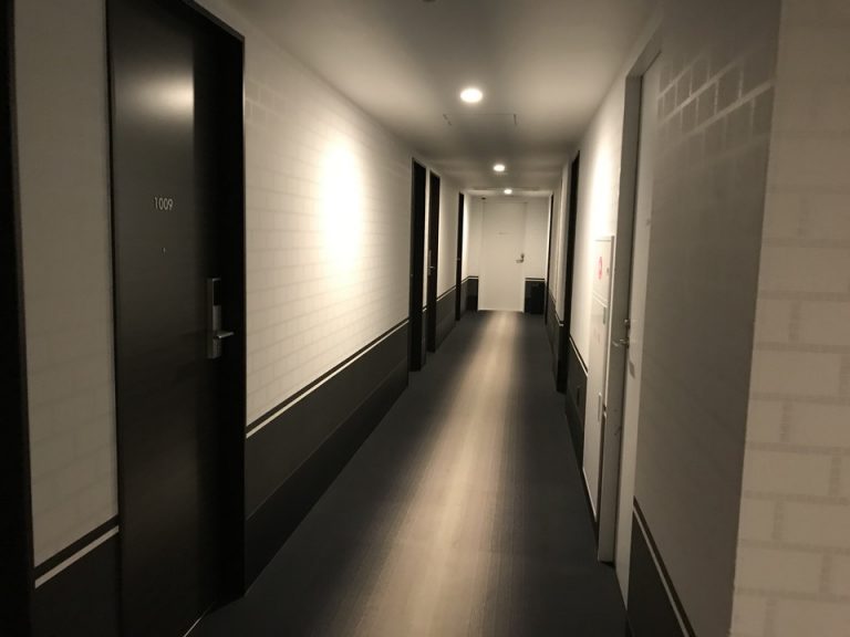 ホテル客室廊下