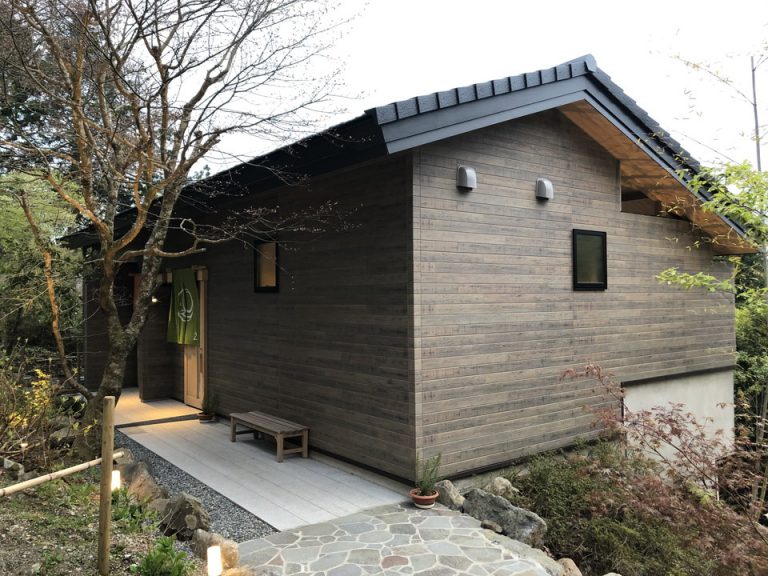 露天風呂棟外観