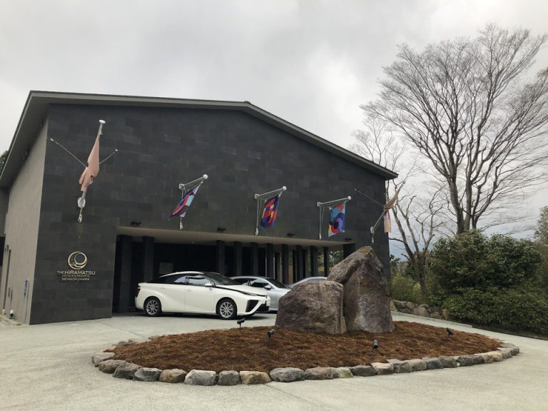 本館メインエントランス車寄せ