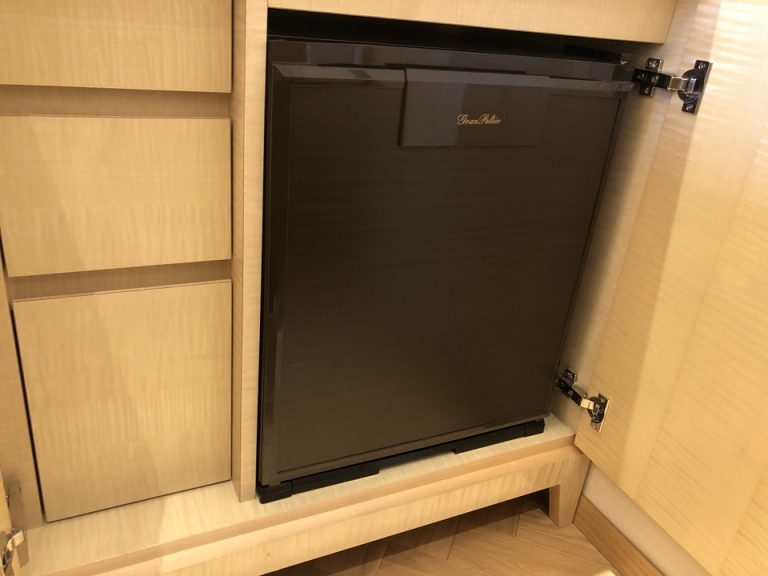 冷蔵庫(閉じた状態)