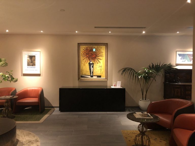 本館エントランスロビー1