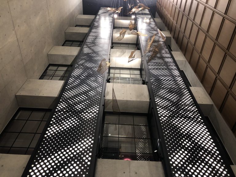 1Fエレベーターホール