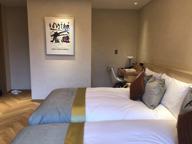 客室全体(窓際方向)