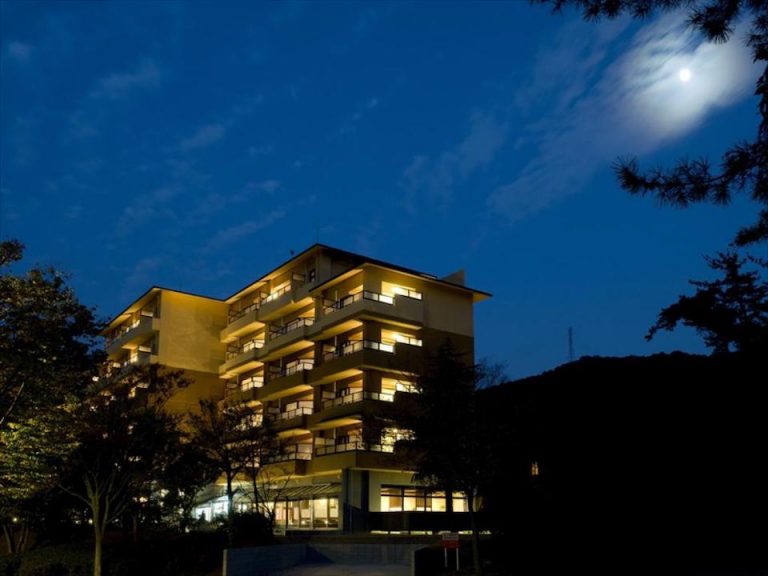 931025_15052816290027945504