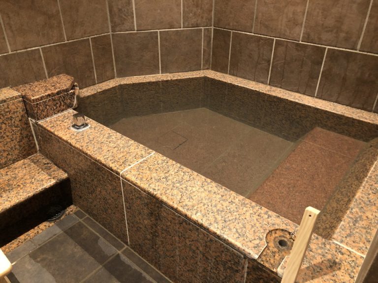 浴槽(天然温泉掛け流し)