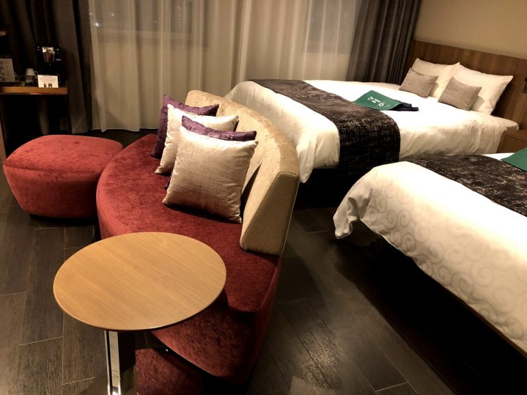 ベッドとソファ (1)