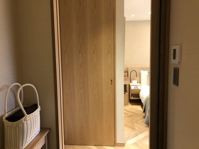 クローゼット外観(閉じた状態)