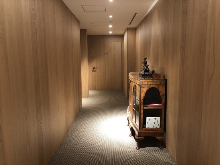 レジデンス棟客室廊下全体(客室方向)