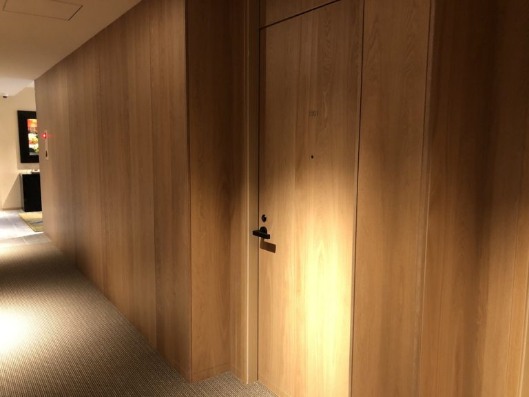 客室入口外観ドア