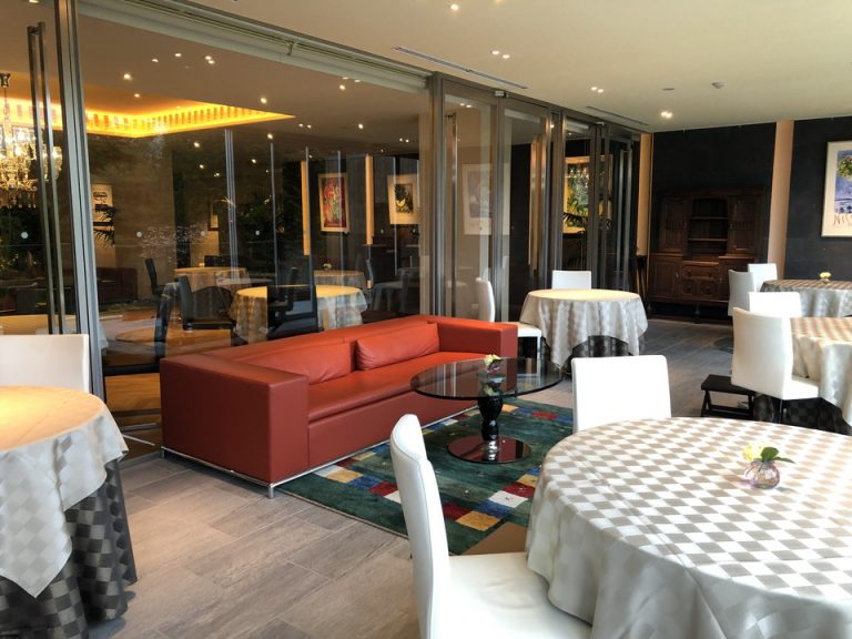 本館メインロビーテラス席2