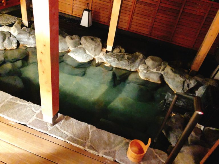 広い露天風呂
