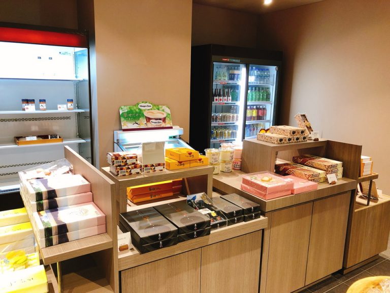 お土産ショップの箱根お菓子
