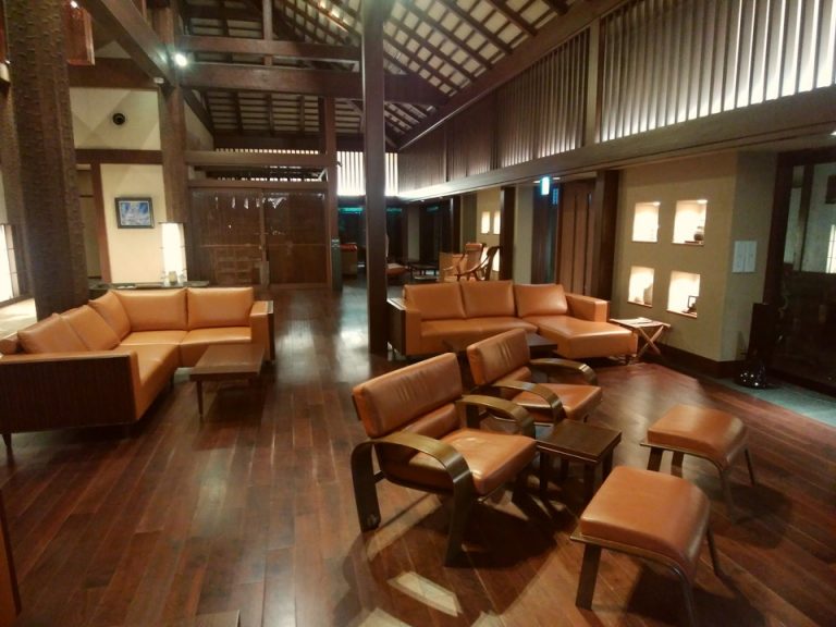 チェックインの際はこちらのソファーにて係の方が親切にして下さいました