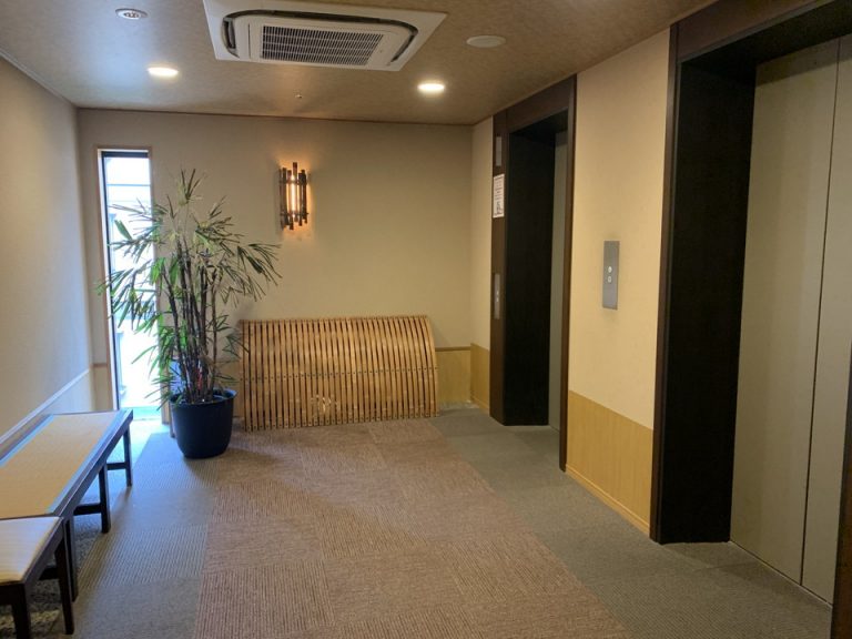 客室階エレベーターホール
