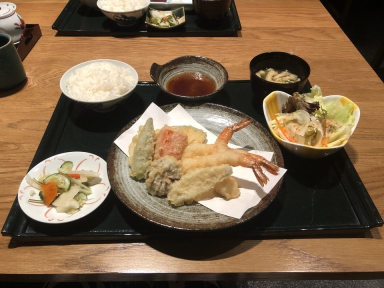 館内レストラン料理