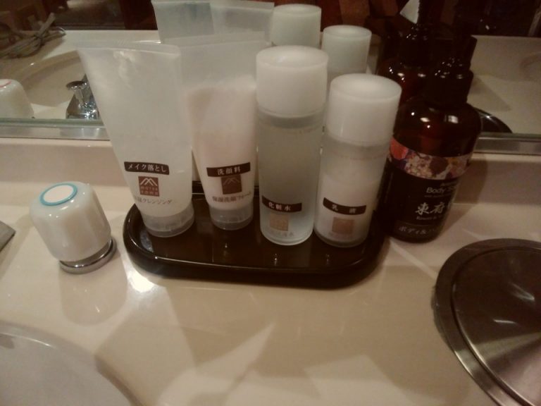 内風呂・露天共に同じアメニティーが設置されておりました