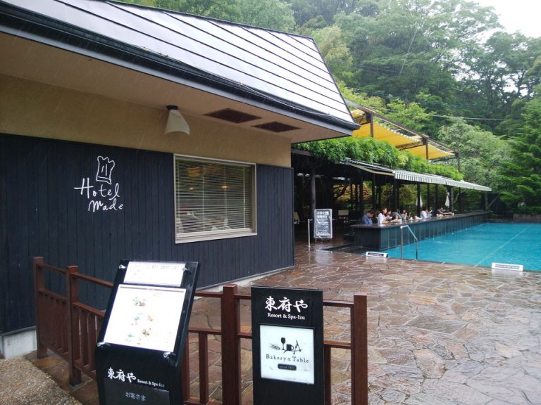 敷地内にある自家製ベーカリーカフェ