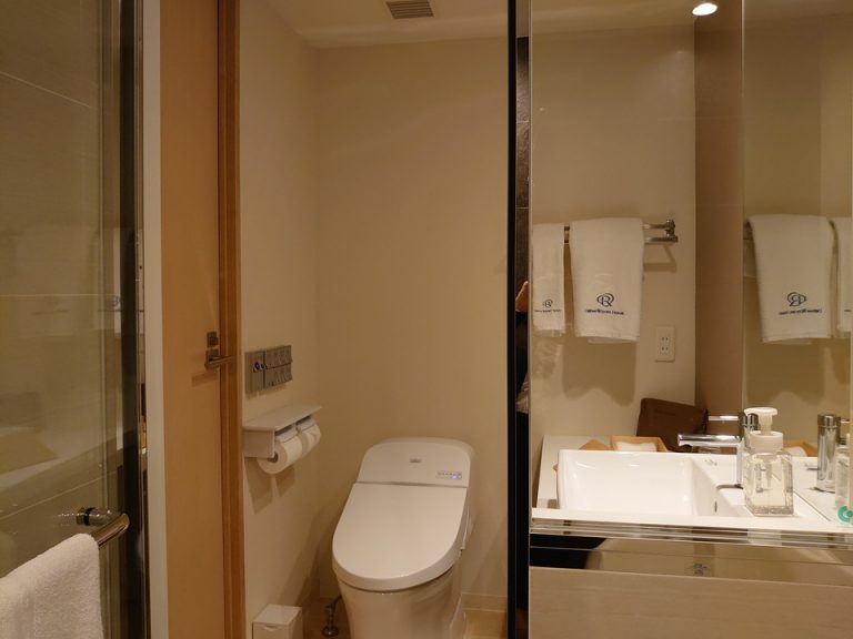 浴室から見た洗面所