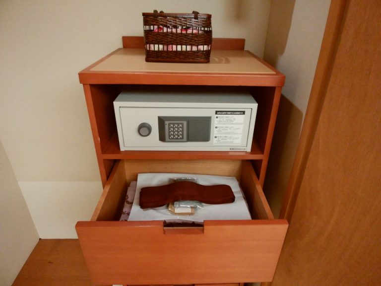 クローゼット内 金庫・浴衣