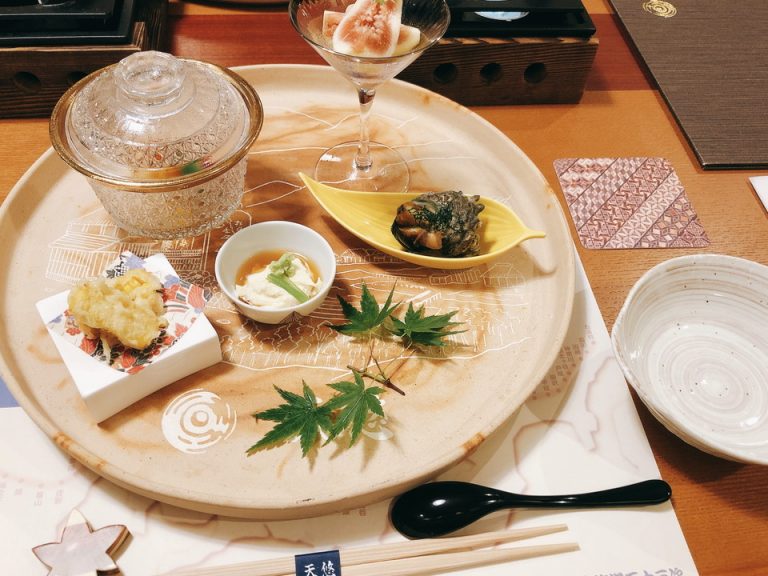 四季を感じさせる先付け