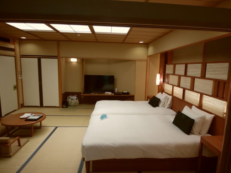 ベットに横ななりながらテレビが観れる