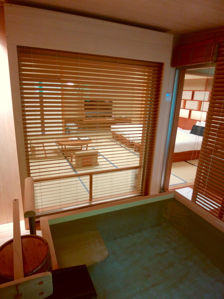 お風呂側にはブラインドが付いていていますjpg