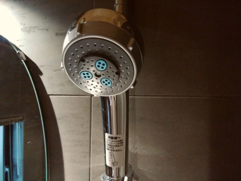 強さが変えられるシャワーヘッド