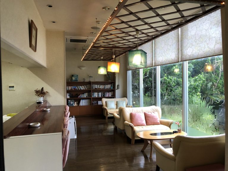1Fラウンジ・Book&Cafe.来夢(どっとこむ)読書コーナー(1)