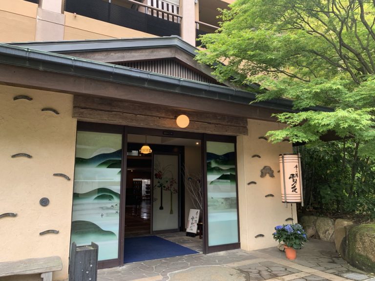 ホテル入り口