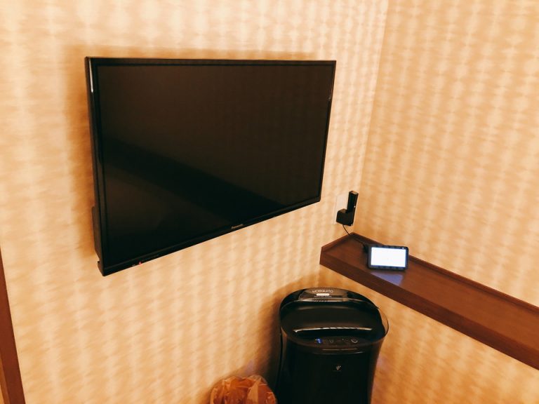 ベットからのTV。お部屋にTVは3つ