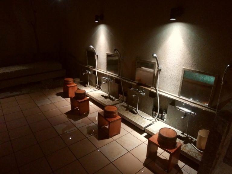 洗い場も内風呂同様コンバクト系のお作りでした