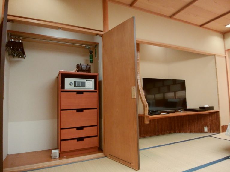 テレビ・クローゼット