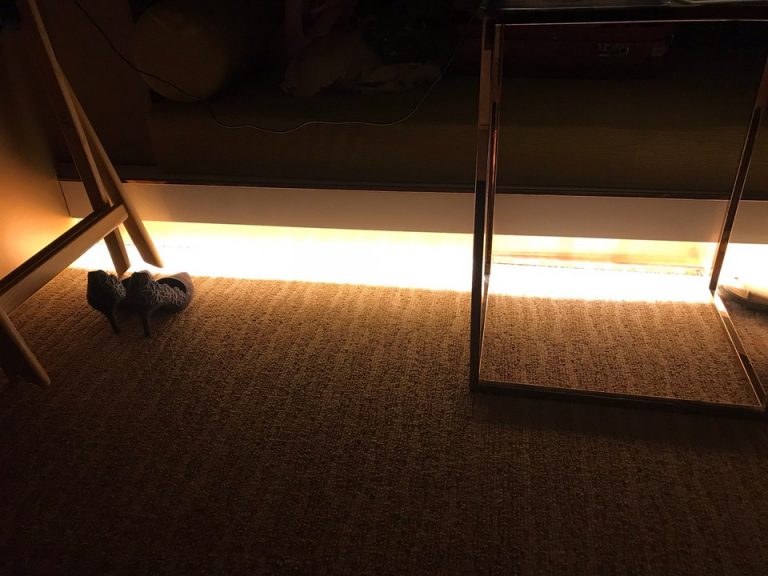 客室 足元ライト。これはかなり良かったです。