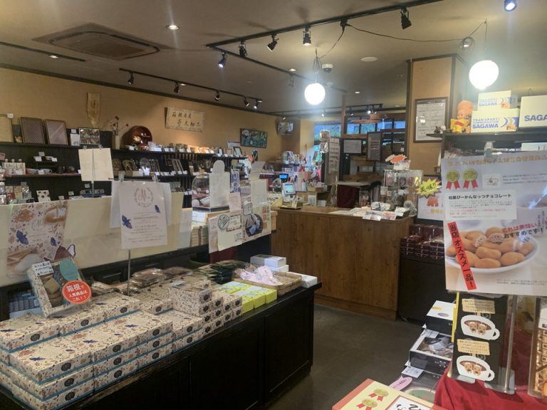売店内部(2)