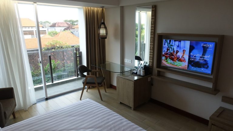 ORG_DSC05892ベッドサイドデスクからデスク側