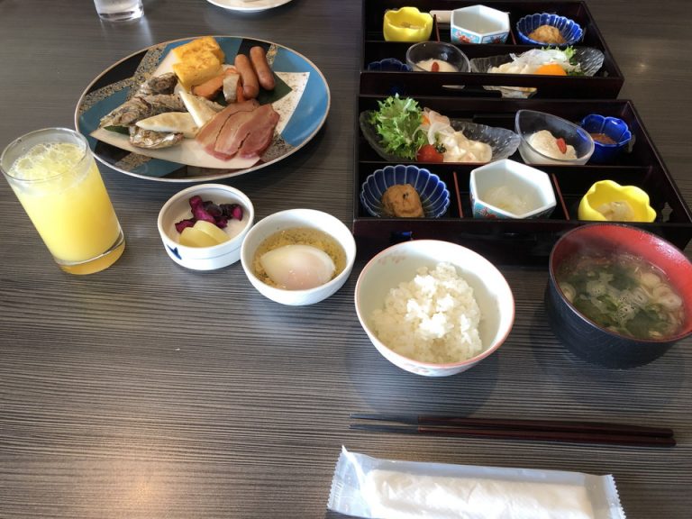 朝食